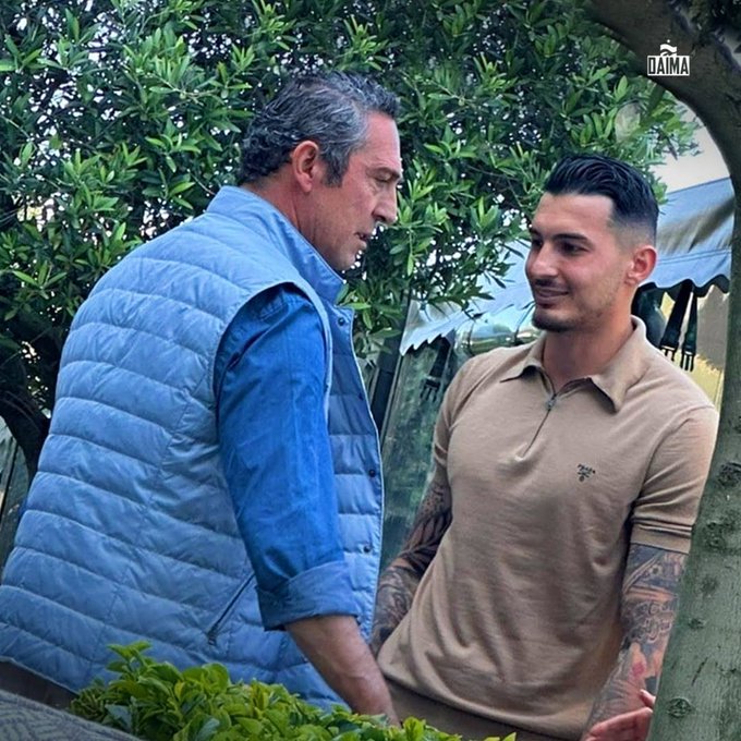 “Ali Koç ve Ugurcan Çakır maçtan sonra neden görüştü ?” 

Yoksa Uğurcan Çakır Fenerbahçeye hayırlı mı olsun?

#SonsuzAteşSönmez  #SüleymanÇakır