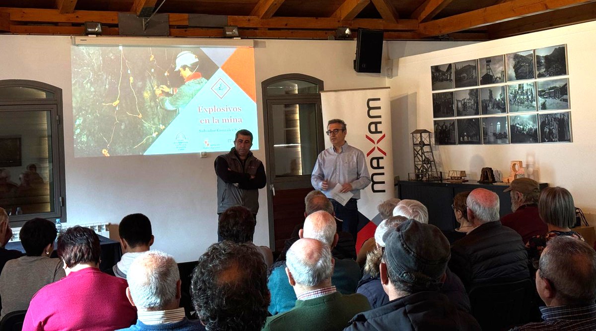 Tan didáctica como amena la ponencia de Salvador González Solís sobre el uso de los explosivos en la minería, impartida el sábado dentro del seminario ASÍ FUNCIONA LA MINA.