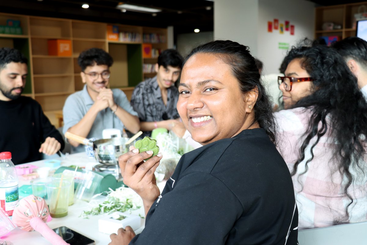 VisitYinzhou's tweet photo. Global culture lovers from the United States, Kazakhstan, Morocco, and beyond gathered in #Ningbo's #Yinzhou district on April 6 for a cultural exchange event🥰. Mugwort, which is integral to traditional Chinese medicine🌱 and a key part of Qingming Festival celebrations, was featured prominently. Expats delved into its myriad uses, from decorations to festive dishes, tea brewing, and soap making, discovering the ancient wisdom behind this herb. #YinzhouExpats