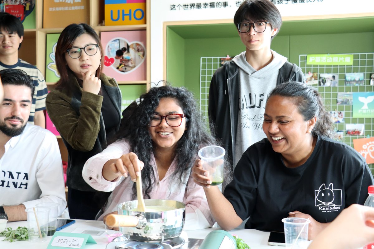 VisitYinzhou's tweet photo. Global culture lovers from the United States, Kazakhstan, Morocco, and beyond gathered in #Ningbo's #Yinzhou district on April 6 for a cultural exchange event🥰. Mugwort, which is integral to traditional Chinese medicine🌱 and a key part of Qingming Festival celebrations, was featured prominently. Expats delved into its myriad uses, from decorations to festive dishes, tea brewing, and soap making, discovering the ancient wisdom behind this herb. #YinzhouExpats