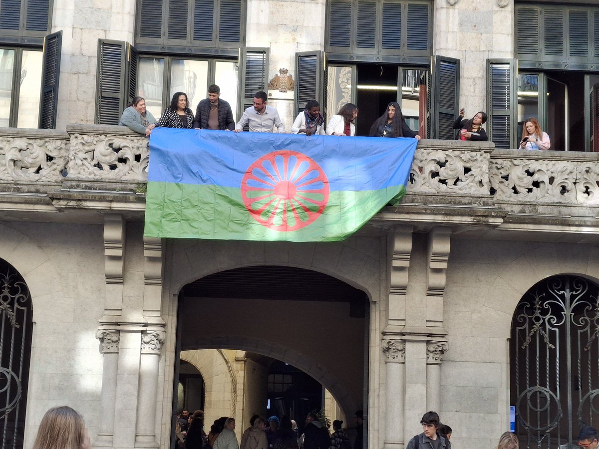 serfmar's tweet photo. 🔵🟢🔴 8 d'abril
Dia Interncional del Poble Gitano
#Opre Roma https://t.co/pYRunKNEax