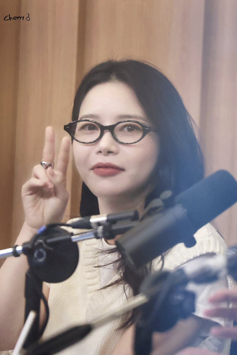 Cherry_ry0115's tweet photo. 250408
두시탈출 컬투쇼 

완전 babyface🤓✌️

#솔라 #SOLAR
#마마무 #MAMAMOO https://t.co/ttUjCfalFE