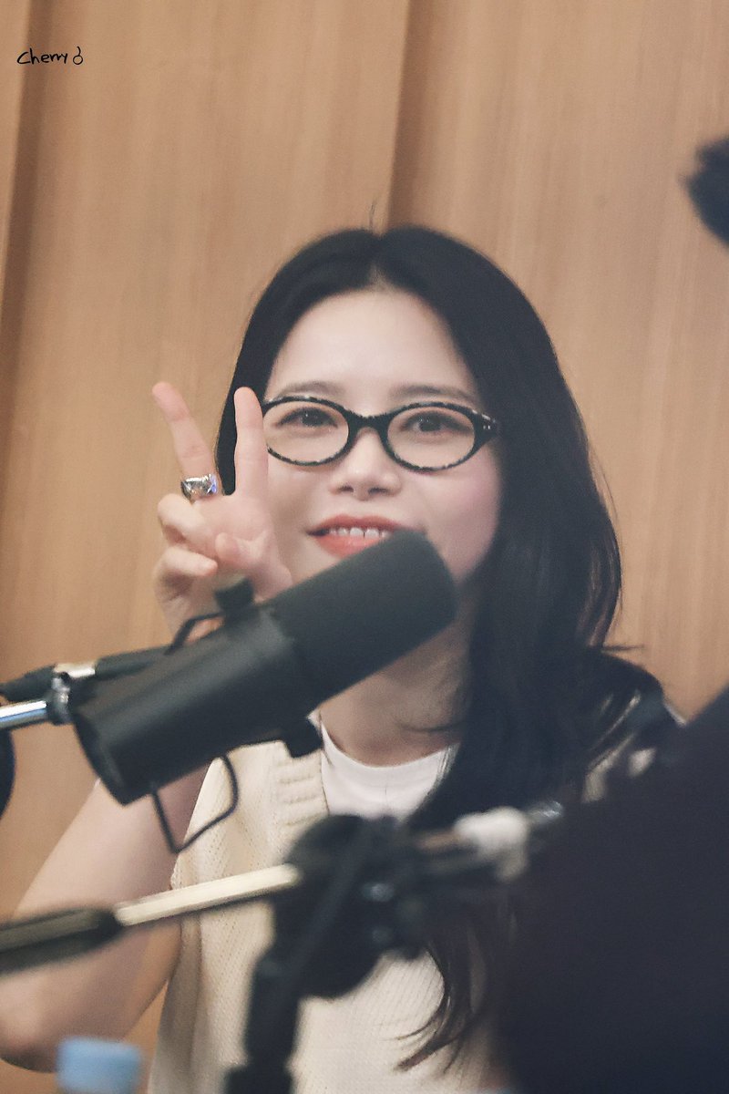 Cherry_ry0115's tweet photo. 250408
두시탈출 컬투쇼 

완전 babyface🤓✌️

#솔라 #SOLAR
#마마무 #MAMAMOO https://t.co/ttUjCfalFE