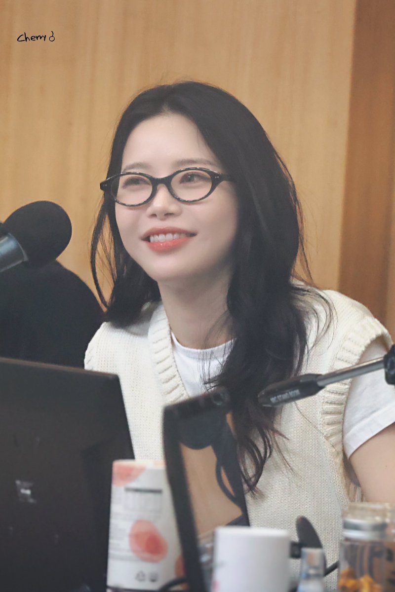 Cherry_ry0115's tweet photo. 250408
두시탈출 컬투쇼 

완전 babyface🤓✌️

#솔라 #SOLAR
#마마무 #MAMAMOO https://t.co/ttUjCfalFE
