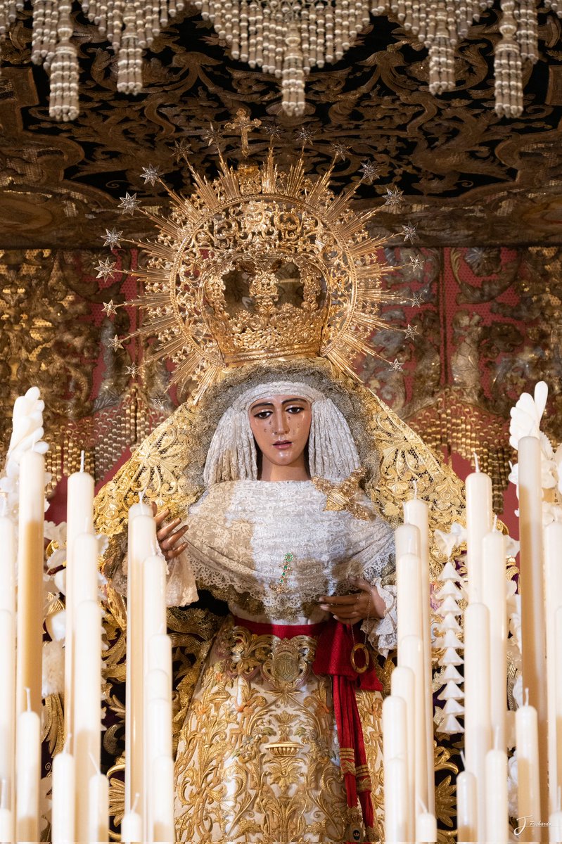JPichardo93's tweet photo. La Esperanza de Triana. https://t.co/vWL5shgIji