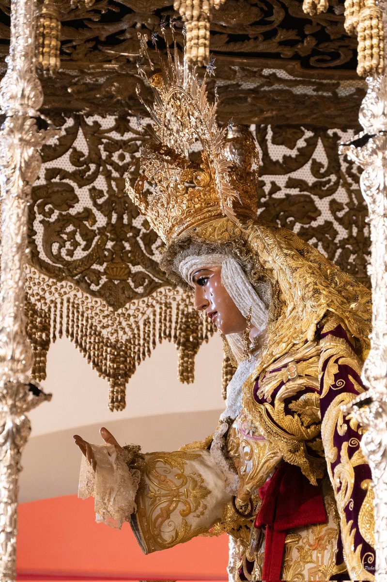 JPichardo93's tweet photo. La Esperanza de Triana. https://t.co/vWL5shgIji