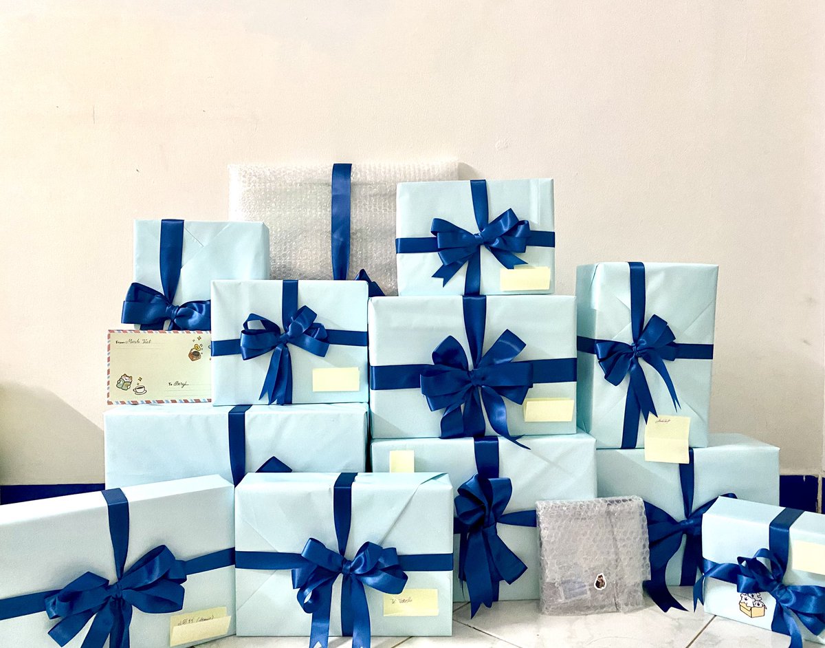 ✨Gifts from Vietnamese fans✨ 
Although the gifts may have been affected during delivery, they were prepared with all our love and sincerity. We wish BeryL happiness, good health, and great success on his path ahead 🩵. 

#DplusKIA #HBD_BeryL
#WhereLegendsareborn