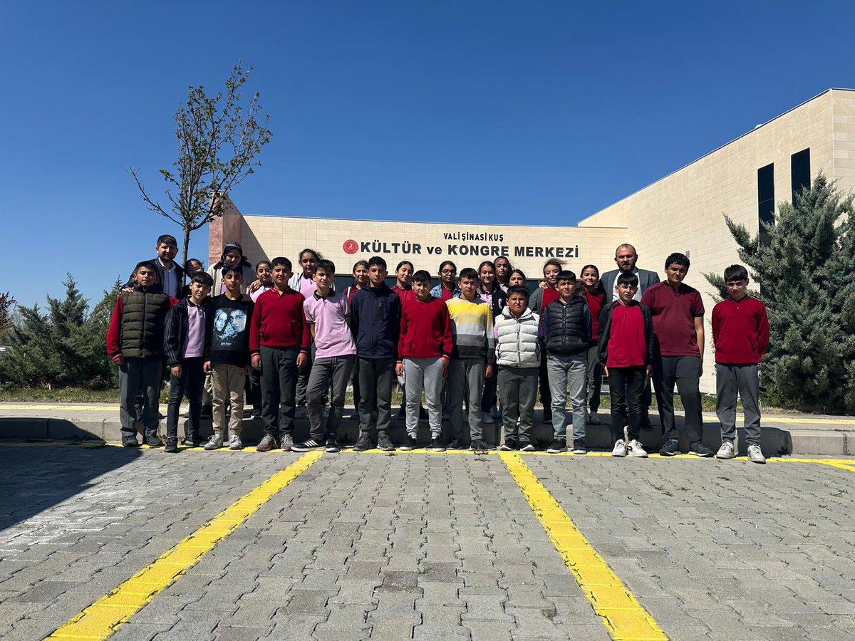Cat15Temmuz's tweet photo. Öğrencilerimiz 19.TÜBİTAK ortaokul öğrencileri araştırma projeleri yarışması Kayseri bölge sergisini incelemek için Hacı Bektaş-I Veli Üniversitesine ziyarette bulundular. Gezide emeği geçen okul idaremize teşekkür ediyoruz. https://t.co/dp01Xdl9aL