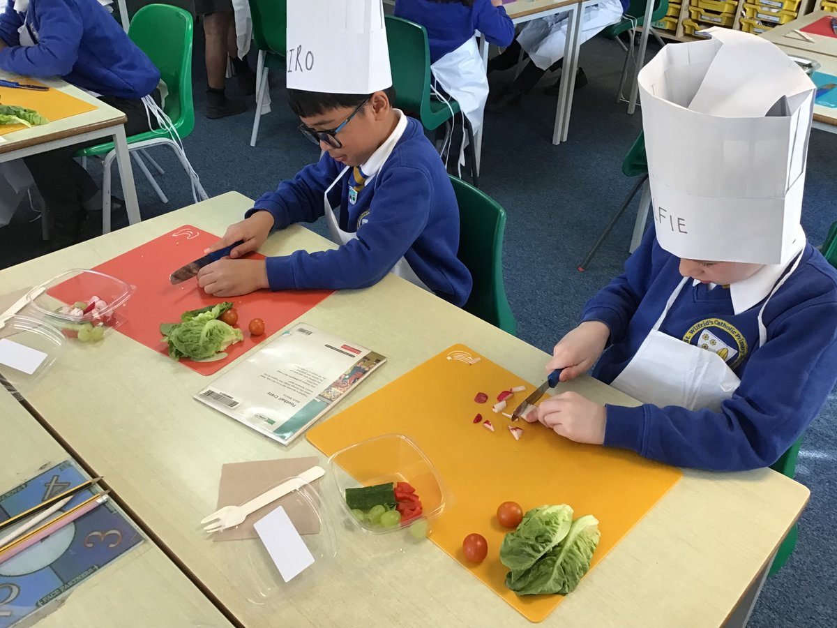 How exciting! It’s our second session from Adopt a School today in Year 4. We are learning the claw and bridge cutting method <a href="/AcadCulArts/">Royal Academy of Culinary Arts</a> 💙