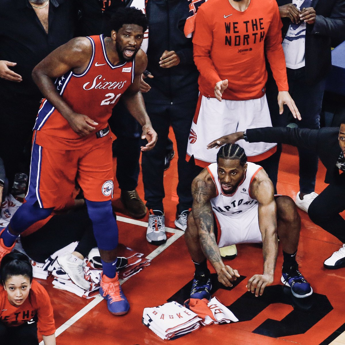 Os momentos mais marcantes dos últimos playoffs da NBA: atuações, lances, símbolos.

Aquelas cenas que vão viver pra sempre na cabeça de quem viu.

A THREAD! 🧶🪡