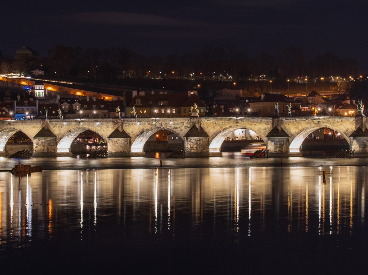 lensscripts's tweet image. Timeless reflections of Prague Castle and Charles Bridge over the Vltava River.

#praguecastle #charlesbridge #stvituscathedral #vltavariver #oldtown #czechrepublic #gothicarchitecture #sonyalpha #sonya7iv #tamron2875 #tamron #nightphotography #nightstroll #riverfront