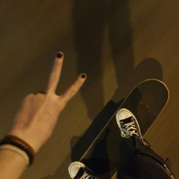 Yandy_am's tweet photo. ⋆｡‧˚ Au #renga  #sk8 ˚‧｡⋆
Dónde Reki deja de patinar porque siente que no tiene talento
o
Dónde Langa intenta encontrar al chico que lo inspiro a empezar a patinar
(lo volví a subir) https://t.co/jmsNeRcson
