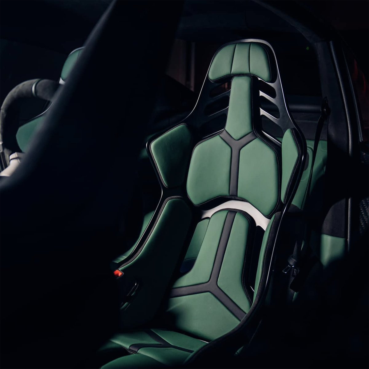 recaroauto's tweet photo. The KALMAR Automotive 9X9: From its 930 horsepower turbo engine to the hand-crafted RECARO Podium CF seats in every build, this masterpiece is more than a car β it's a tribute to the greatest sports cars in history. #RECAROAutomotive #RECAROPodium #kalmarautomotive https://t.co/husjvrIn6B