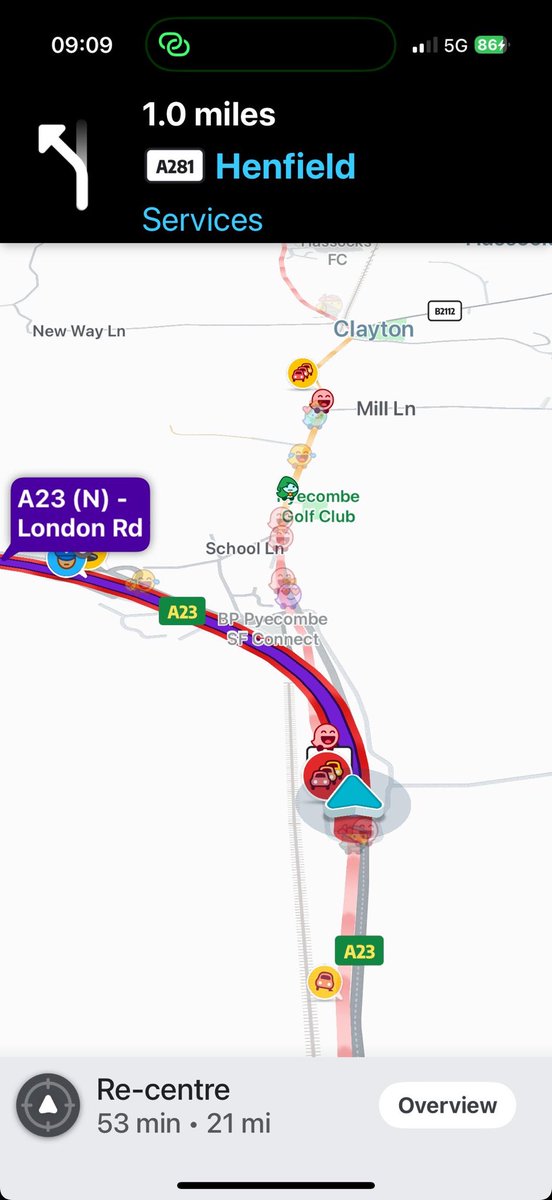 brightonsnapper's tweet photo. A23 #Pyecombe Northbound - Road closed due to oil spill in lanes one and two ⁦@SussexTW⁩ ⁦@BBCSussex⁩ ⁦@brightonargus⁩ ⁦@Sussex_World⁩ ⁦@bbcsoutheast⁩ https://t.co/trlOOcWBW5