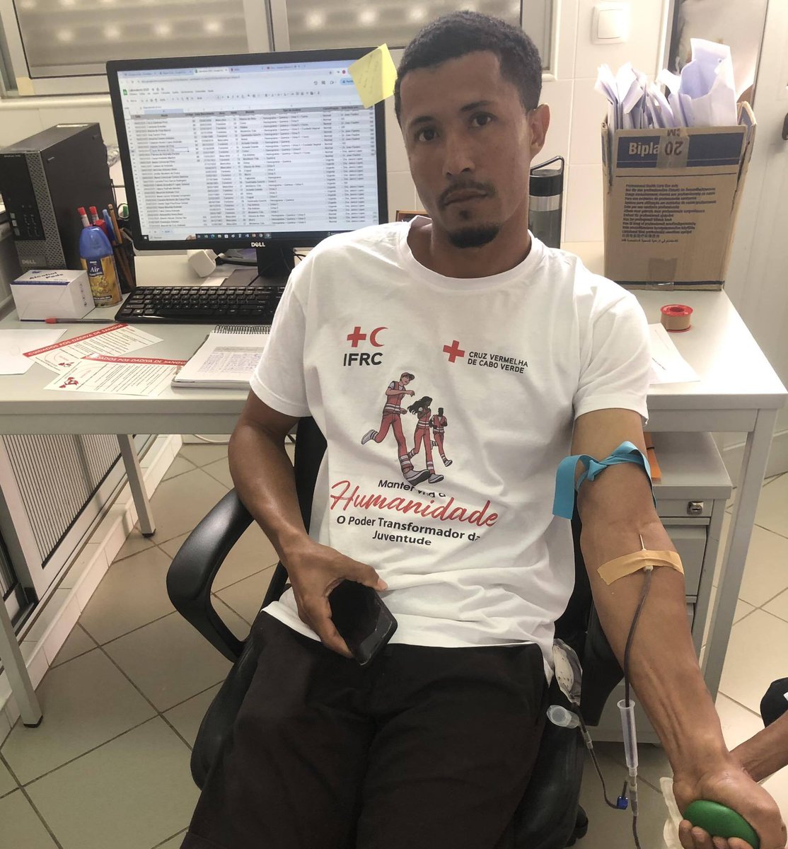 IFRCAfrica's tweet image. Volunteers from the Red Cross of Cape Verde are champions of blood donation. 🩸 

In São Filipe, they’ve organized another campaign to help ensure the blood bank is well-stocked for those in need. They are everyday lifesavers! 🙌 #CapeVerde #RedCross
