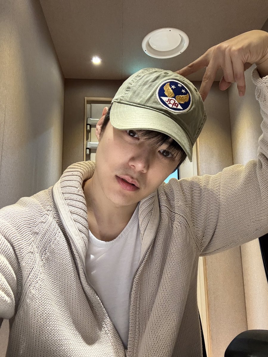 012mbb's tweet photo. 아이돌같이 https://t.co/PHC8sDiPkH