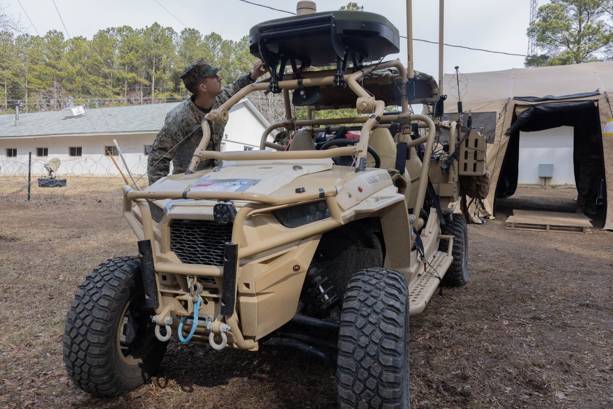Starlink’s rise in the defense market forces industry to adapt spacenews.com/starlink-pushe…