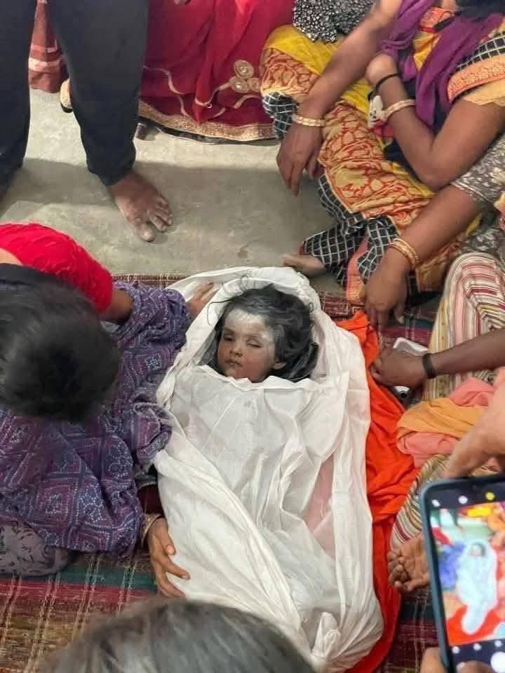 बच्ची की रेप-हत्या से भीगी आंखों से दूर भी देखने की जरूरत 

कल ही इसी जगह पर मैंने छत्तीसगढ़ की एक सबसे दर्दनाक घटना के बारे में लिखा था, उसे टाइप करते हुए की-बोर्ड पर उंगलियां कांप रहीं थीं, और स्क्रीन पर मुझे शब्दों के बजाय अपने आसपास के परिचित बच्चों के चेहरे दिख रहे थे,