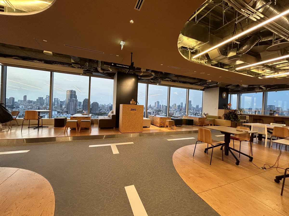 tabamarine220's tweet image. #AWSStartupLoft に行ってきました！