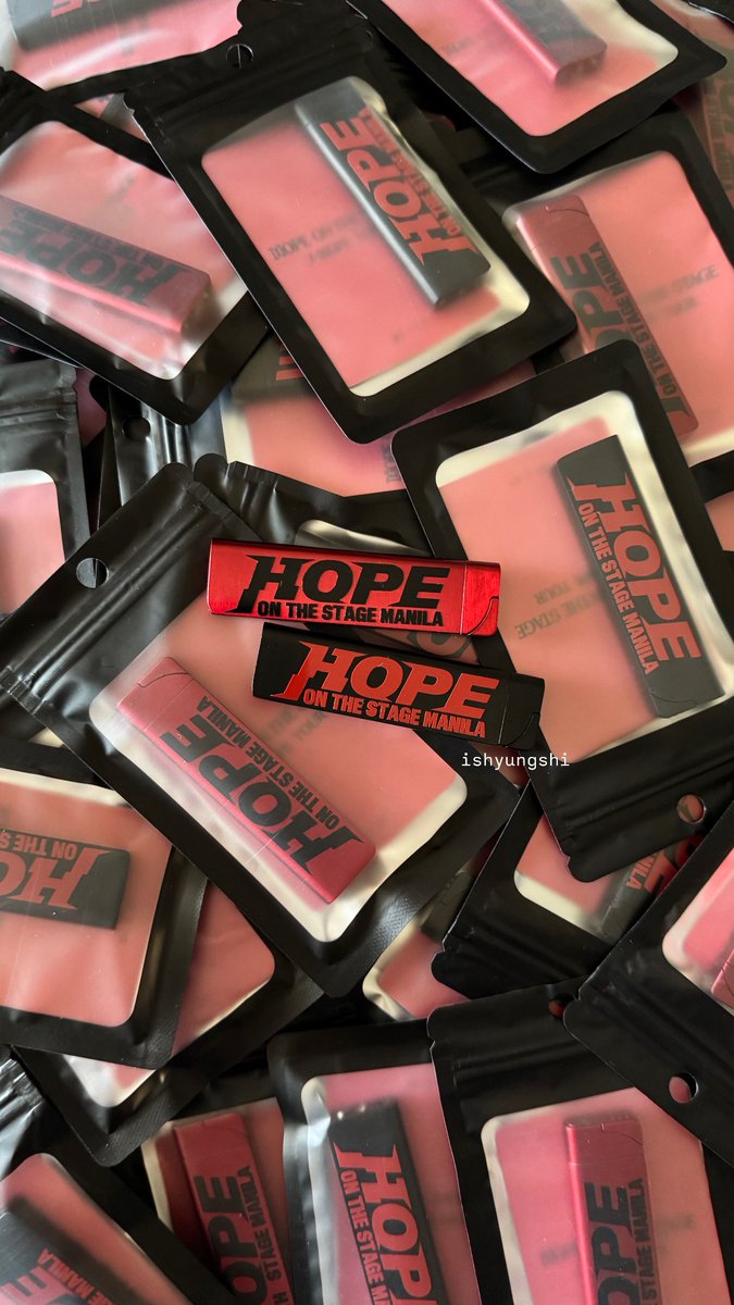 hots manila freebies ❤️‍🔥

- 100pcs custom lighters 
- 1:1 only (random color)

i'll be going both days so if you notice me feel free to say hi and pls ask politely! i'm nice i promise haha see you soon PH armys! 🇵🇭 

#HOPE_ON_THE_STAGE_TOUR_MANILA
