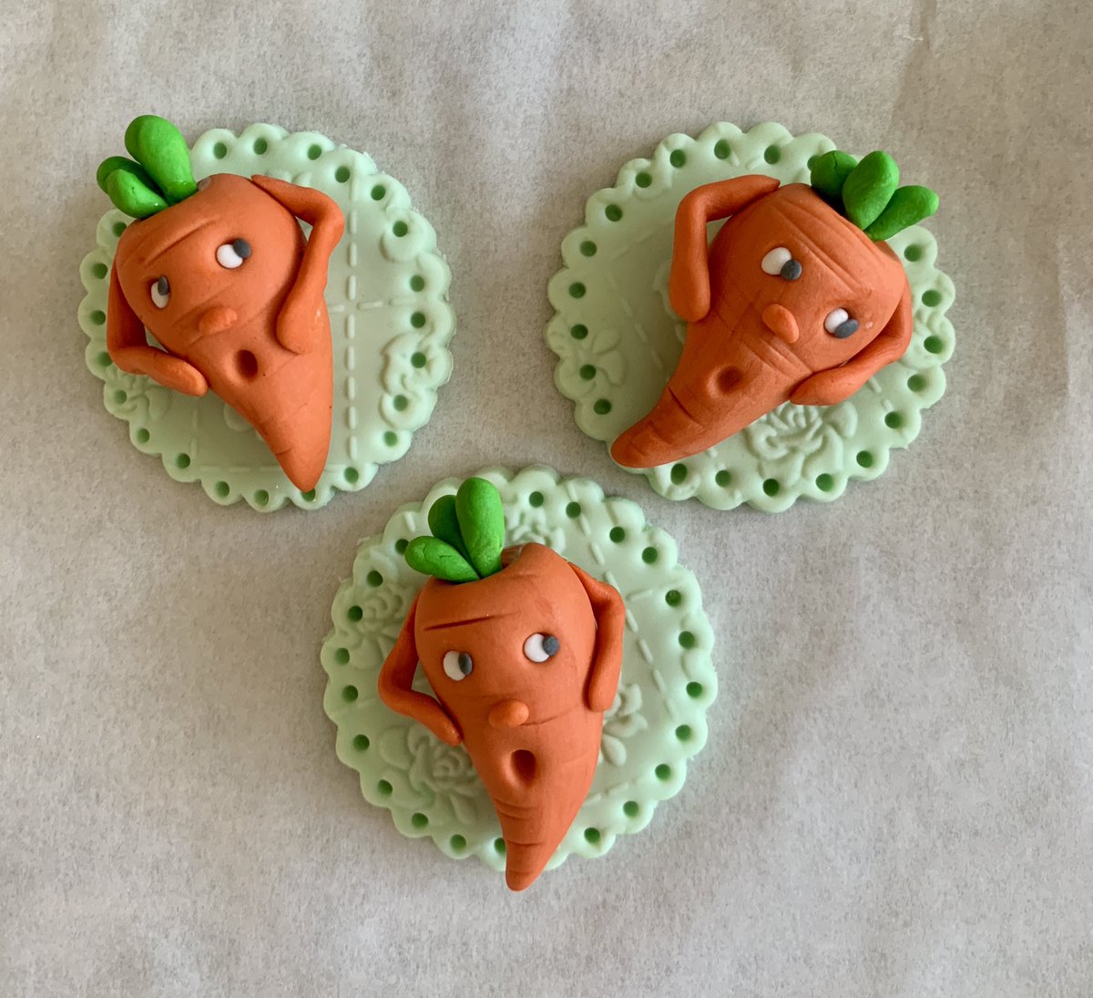 marybethxx6's tweet photo. I think itโs time for a little bit more Easter cupcake prep #EasterTheme #cupcaketoppers ๐ฃ ๐ฃ https://t.co/MKunbS242G