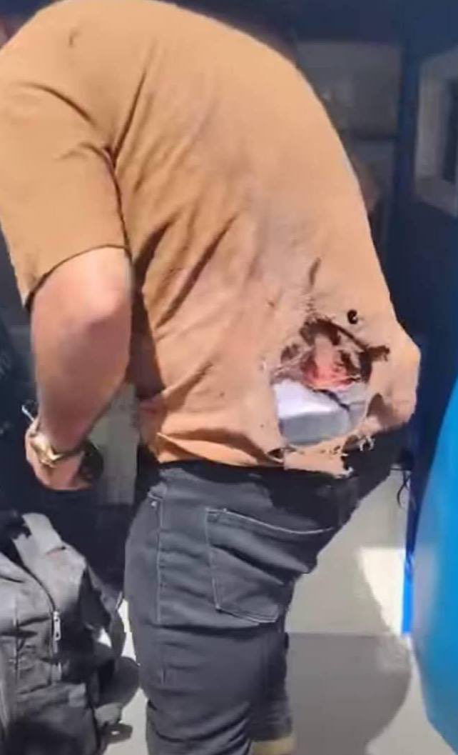 absolute9right's tweet photo. 🛑 قمع وحشي من قوات الشغب في صفوف الكوادر التربوية والموظفين
المطالبين بحقوقهم في ذي قار  ..
#الكوادر_التربوية 
#العراق https://t.co/6xmkADan96