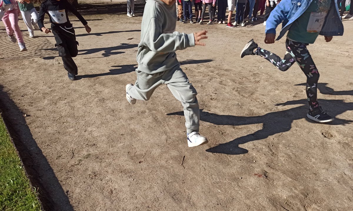 AdelosRios1933's tweet image. Celebramos la II Carrera Solidaria contra la leucemia infantil, dentro de las #JornadasCulturales #AmaRockElMusical #Ilusión #Emoción #Carrera #Deporte #Equipos #Lavueltaalcole #Unoentrecienmil