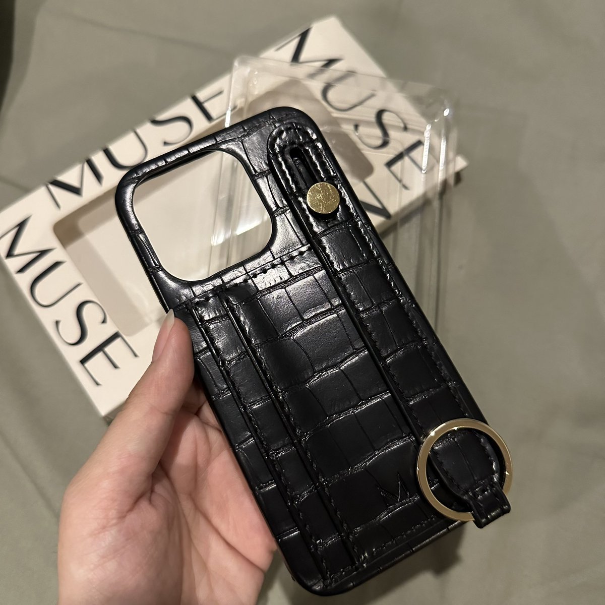 bibiicarrot's tweet photo. 🥕ส่งต่อเคส muse iphone 14 pro สีดำ🥕

300 (จาก 850 บา���) ส่งฟรี

-ใหม่มาก ไม่เคยใช้งานจริง แกะมาลองใส่แค่ 1 ครั้งค่ะ
- muse รุ่น DFS Hand Strap Case 14 Pro (Black)

#เคสmuse #museandmore #musecase #casemuse  #ส่งต่อเคสmuse #museandmoreมือสอง #ส่งต่อเคสไอโฟน #ส่งต่อ #เคสไอโฟน14pro https://t.co/fNm2sXG8b8