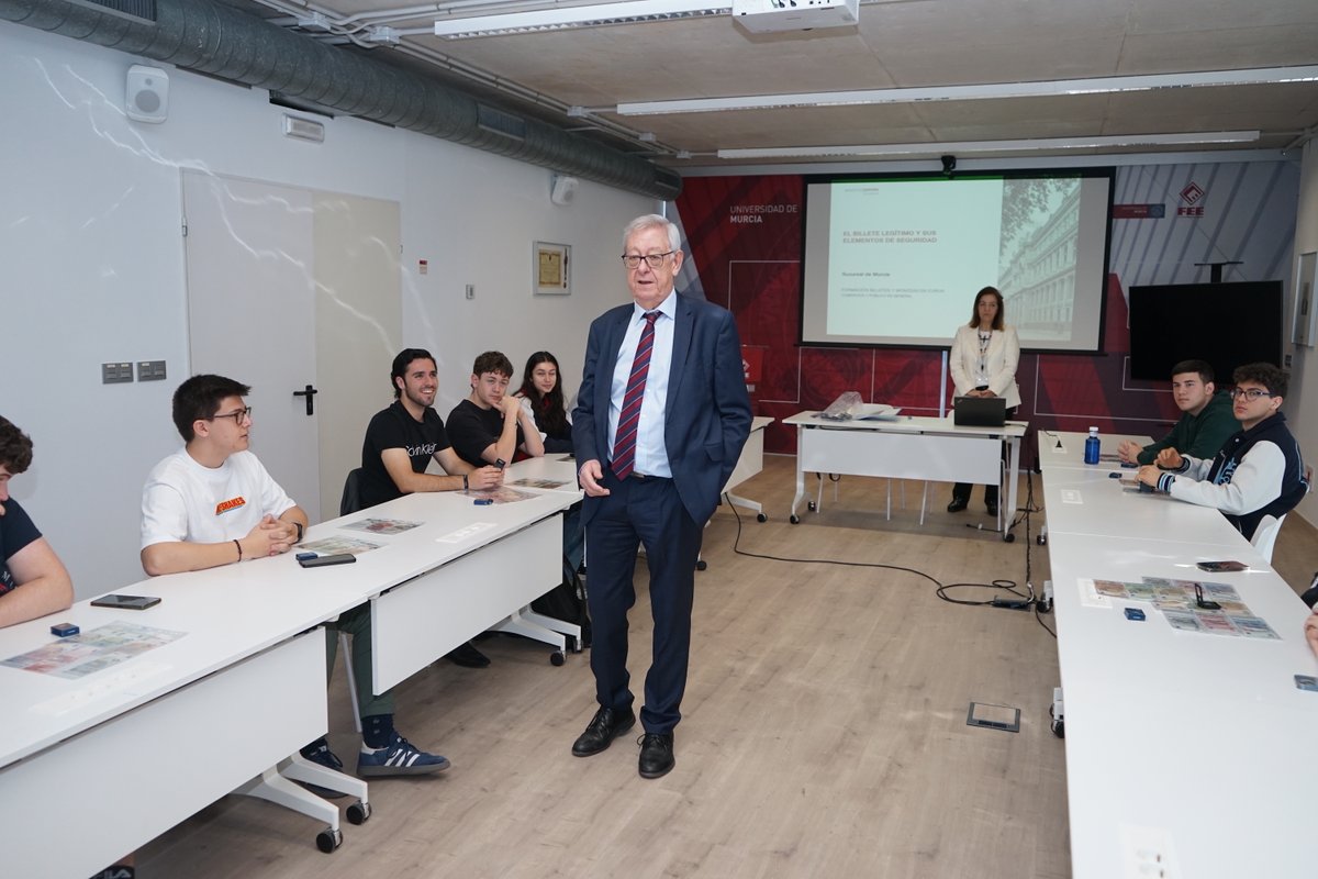 Facultad de Economía y Empresa UMU tweet media