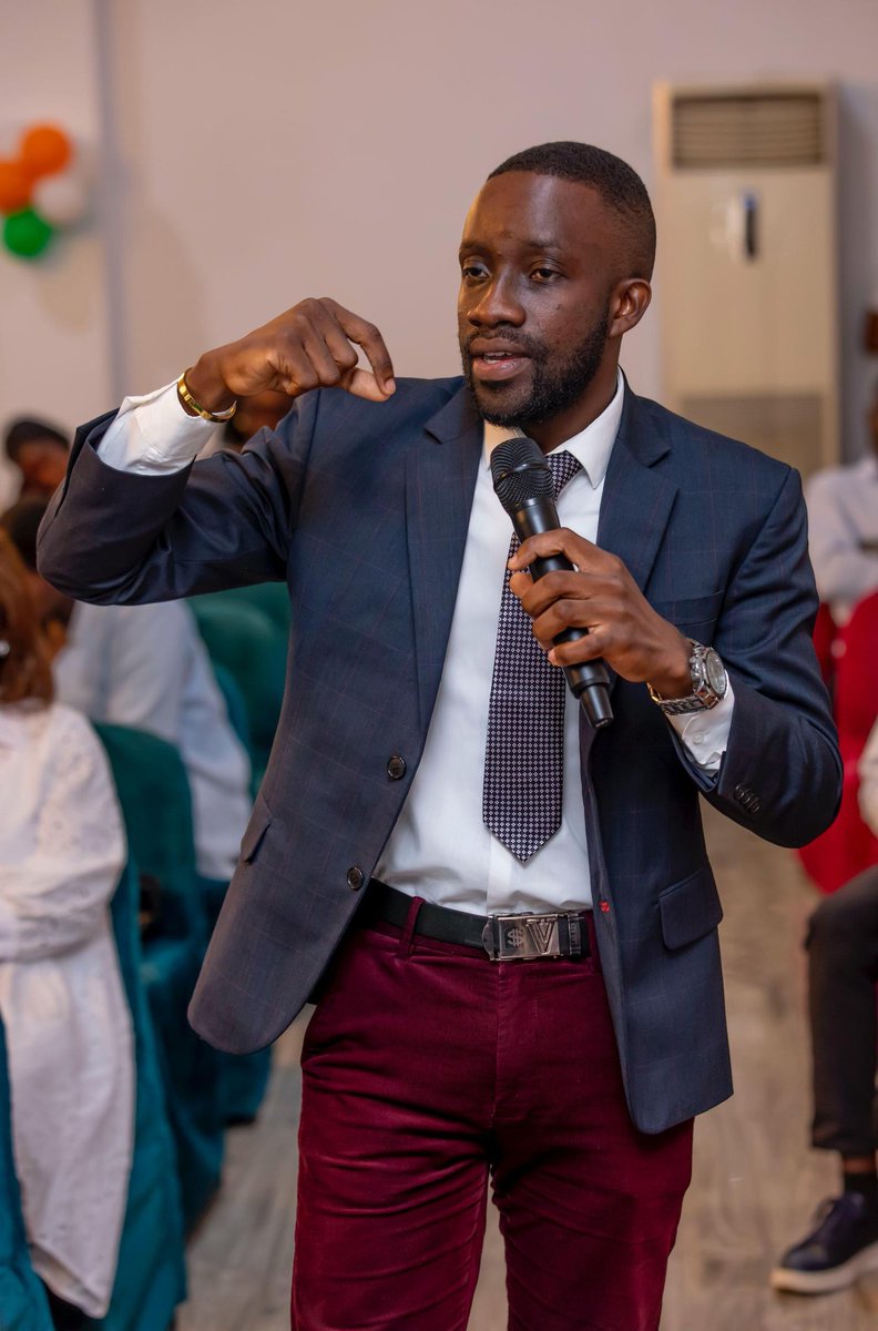 Intervention lors de la 5ᵉ Rentrée Parlementaire des Jeunes de Cocody sur l’usage des réseaux sociaux pour promouvoir la paix et lutter contre la désinformation.