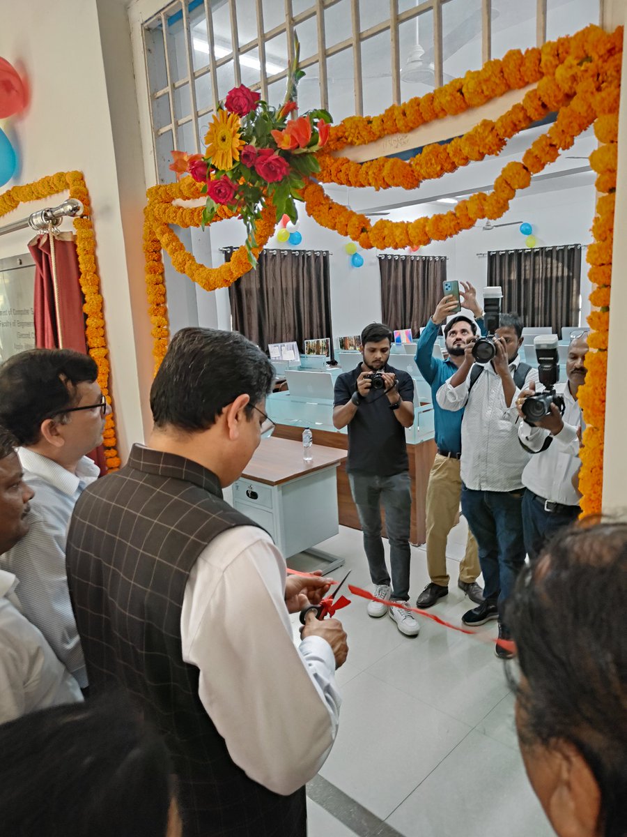 foetlkouniv's tweet photo. Today on April 8th, 2025, Hon'ble VC @profalokkumar , @lkouniv inaugurated the "Artificial Intelligence Laboratory" &amp; "Apple iMAC Laboratory"  at FoET  &amp; dedicated it to all the students. Dean FoET @ProfAshokSingh1 and Distinguished officers were present on this occasion. https://t.co/sRhR97BUbo