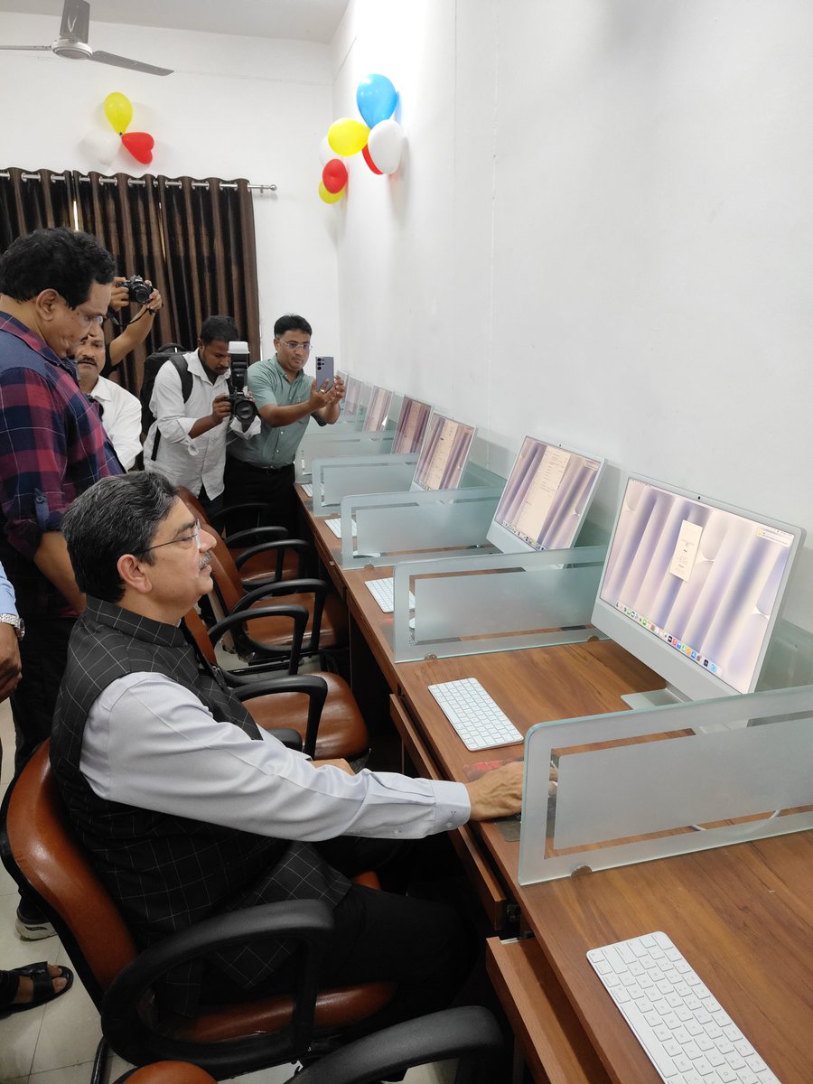 foetlkouniv's tweet photo. Today on April 8th, 2025, Hon'ble VC @profalokkumar , @lkouniv inaugurated the "Artificial Intelligence Laboratory" &amp; "Apple iMAC Laboratory"  at FoET  &amp; dedicated it to all the students. Dean FoET @ProfAshokSingh1 and Distinguished officers were present on this occasion. https://t.co/sRhR97BUbo