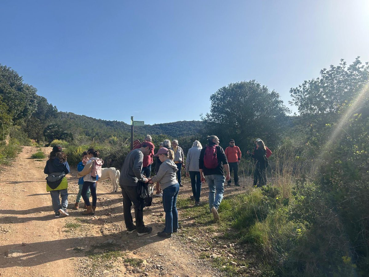 bonastre_erc's tweet photo. Diumenge es va celebrar la 4a Caminada del Dia de la Dona, amb un nou recorregut. Vam comptar amb una de les organitzadores del Ganxet Urbà, que va posar en valor la història de les dones de Bonastre. Agrair la participació de tothom i a l'ADC.

#ercbonastre #8m https://t.co/Tzv8FXUog2