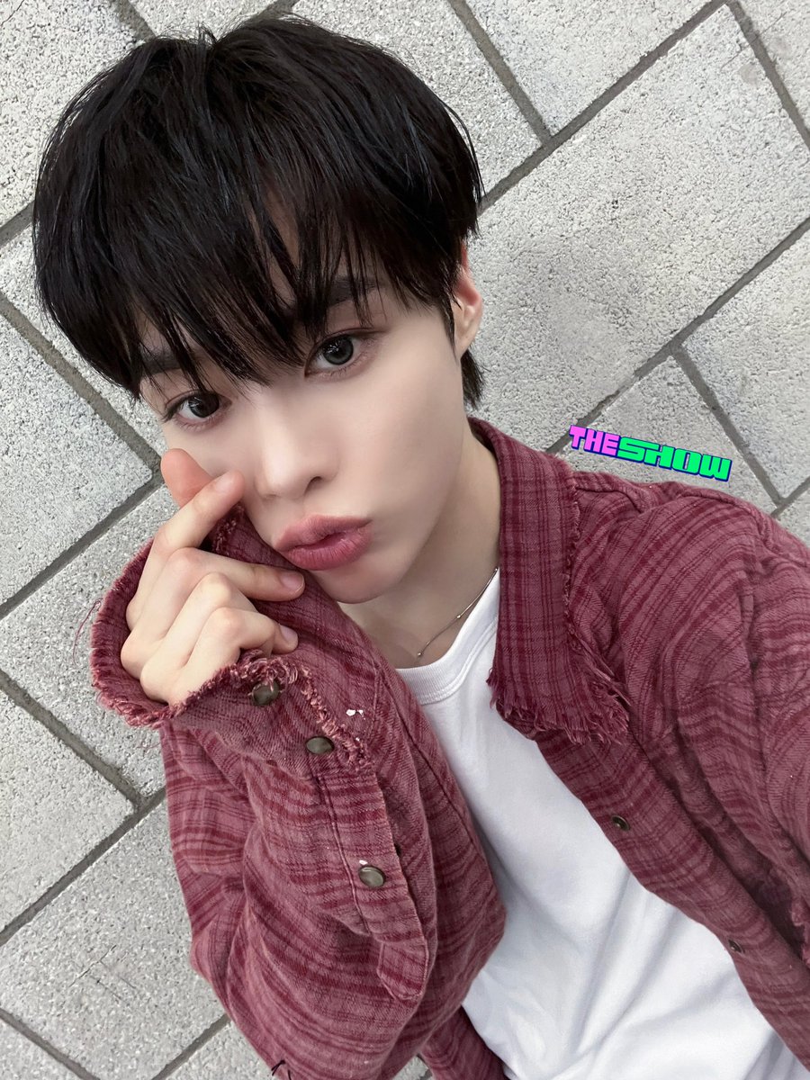 theshow_offcl's tweet photo. [★374회 더쇼초이스 후보②]
1년 만에 컴백한 템둥이들 노래 진짜 너무 좋아요!
한 번만 듣긴 아쉽고 한 번만 보긴 아쉽고
진짜 많이 보고 듣게 되는 Unfreeze!
하지만 너무 많이 봐서 내 핸드폰은 과부하로 freeze...🥲
#THESHOW #Unfreeze #TEMPEST #템페스트 @TPST__official https://t.co/D3nydlWMls