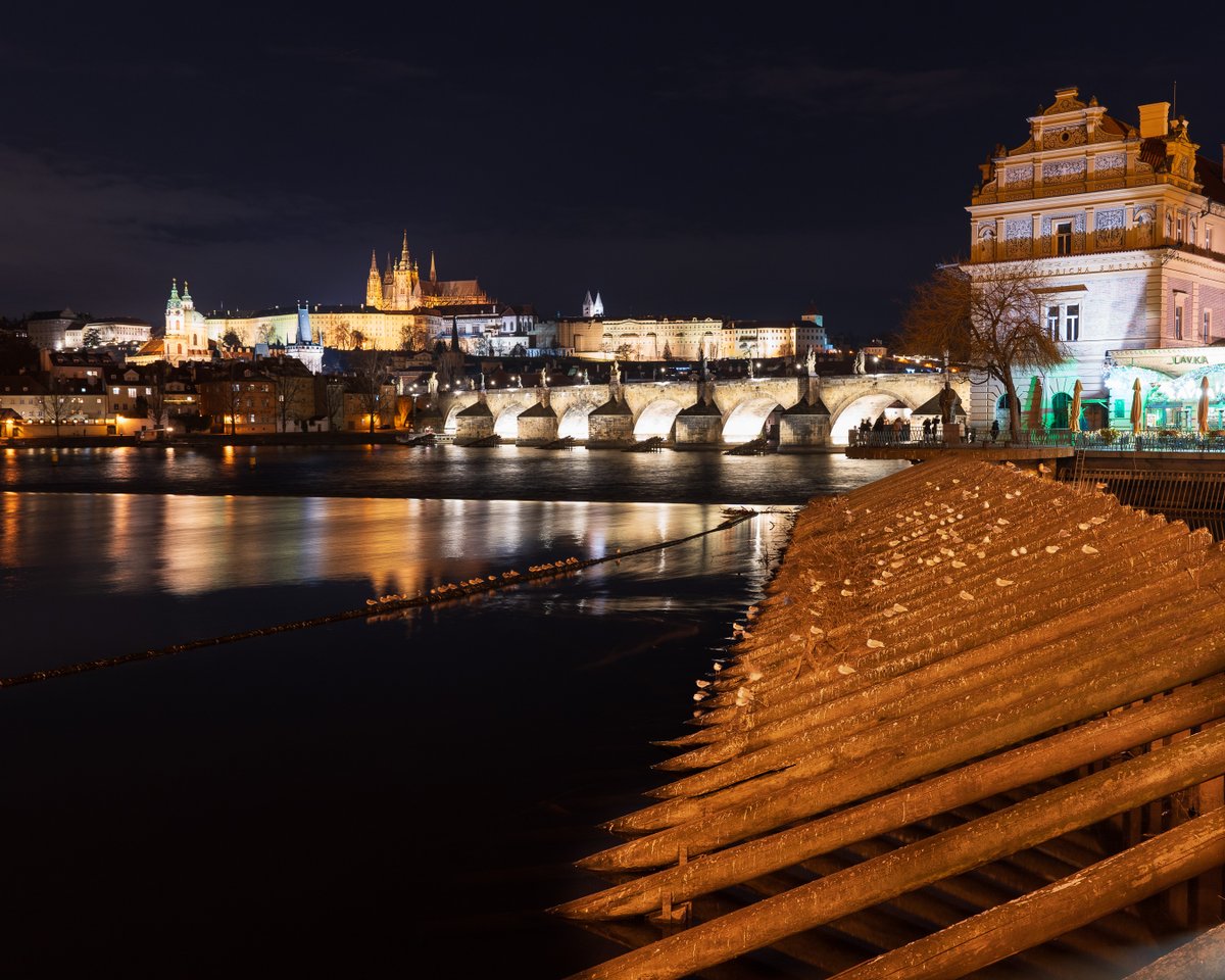lensscripts's tweet image. Even the birds had to pause and soak up the view — Prague nights hit different 🕊️🏰

#praguecastle #charlesbridge #stvituscathedral #vltavariver #oldtown #czechrepublic #gothicarchitecture #sonyalpha #sonya7iv #tamron2875 #tamron #nightphotography #nightstroll #riverfront