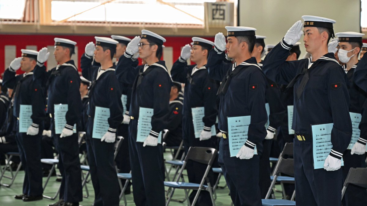 JMSDF_mrh's tweet photo. ⚓#舞教日記⚓～入隊式～
第23期一般海曹候補生課程・第33期自衛官候補生課程の入隊式が行われました🎉
#海上自衛隊 #海自舞鶴 #舞鶴教育隊 https://t.co/cN69QgfHm5