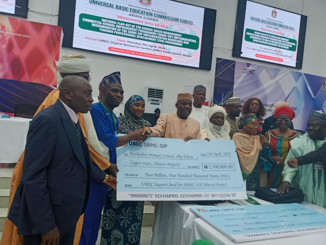 The Federal Government has disbursed over N2 billion to the 36 states and the Federal Capital Territory  under the School-Based Management Committee-School Improvement Programme  to improve basic education infrastructure.
#Education #RadioNigeria radionigeria.gov.ng/2025/04/08/fg-…