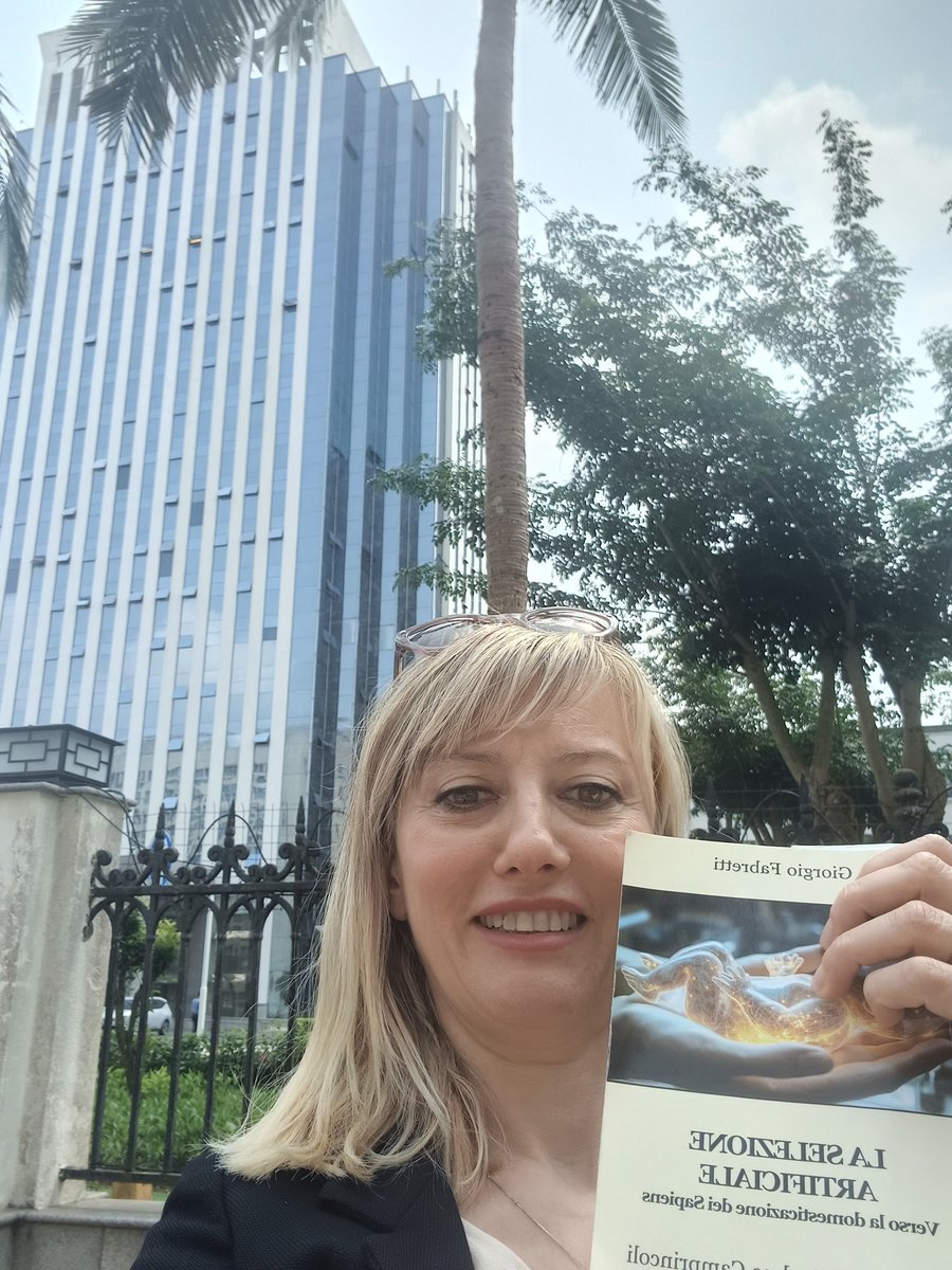 andreacampri's tweet photo. Presentazione del mio #libro #LaSelezioneArtificiale verso la #domesticazione dei #Sapiens in #Cina #HainanUniversity #GrazieCina #bioetica #biofilosofia #biotecnologia #Darwin https://t.co/TUpFSszC56