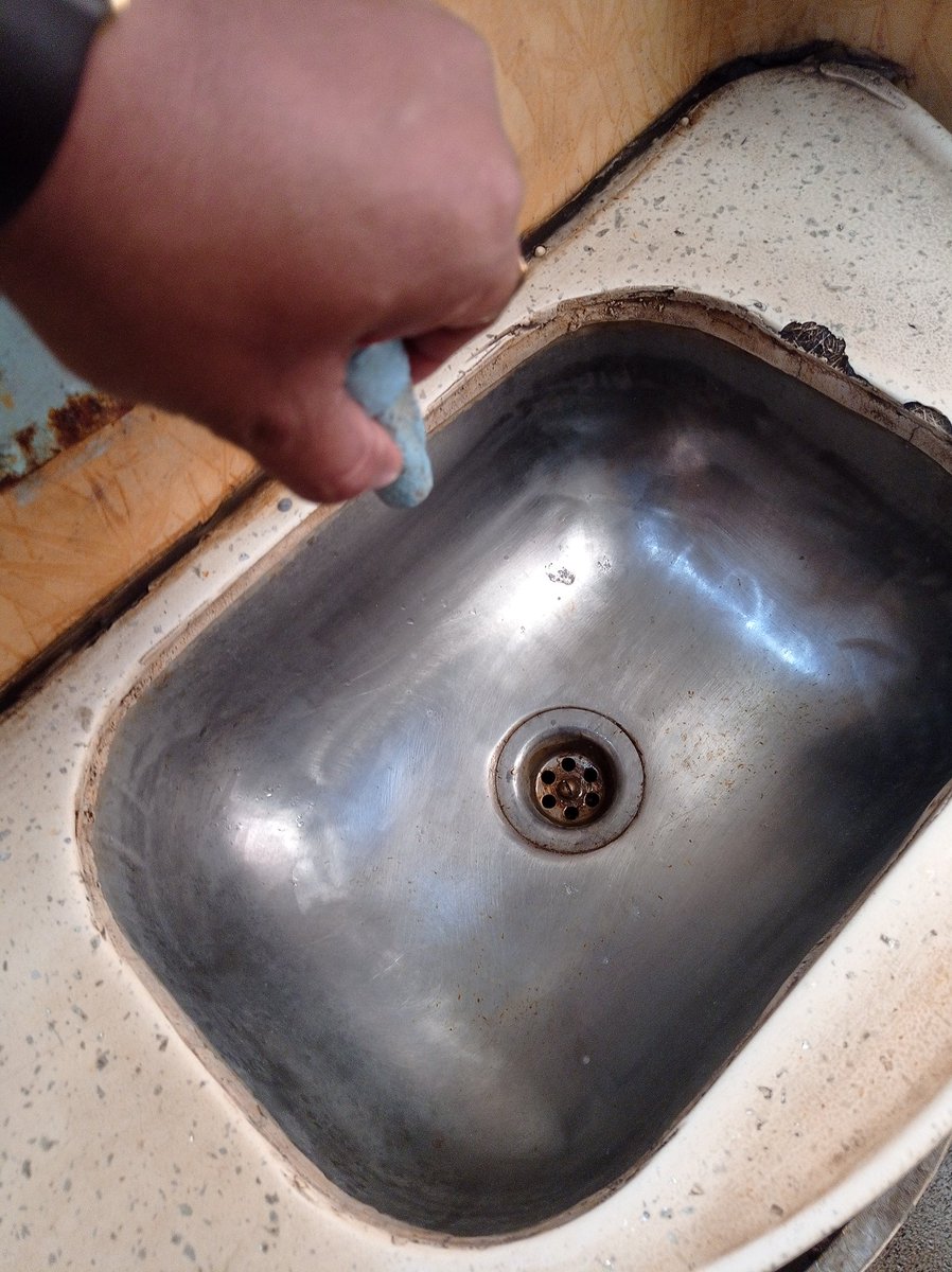 AlokeKushari's tweet photo. This is the pathetic condition of toilet #uncleaned ,#dirty of AC 3 Tier coaching of #12837 HWH PURI sf EXP train No water coming out from tap. Traveled on 29th Match 2025 PNR 6447679090 @RailMinIndia @IRCTCofficial @RailwaySeva @RailMadad @railcomplaint @AshwiniVaishnaw https://t.co/mWZ0eF6Yxo