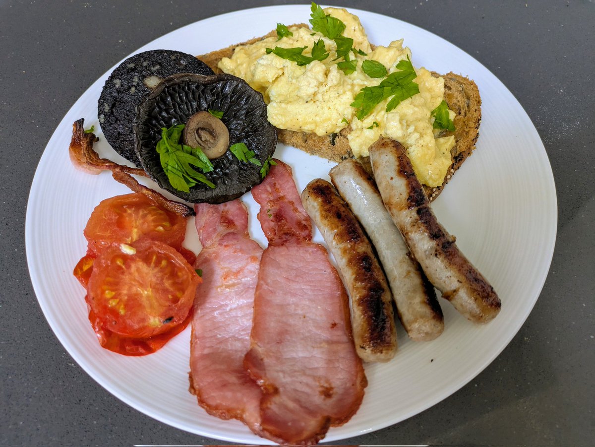 HowardsPlate's tweet photo. I'm pleased with #HowardsPlate this morning, but what does @RateMySausage think? https://t.co/emUztfngCf