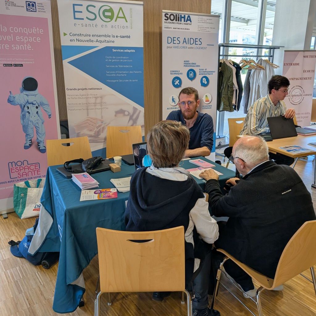 📍#DeuxSèvres 

Hier, <a href="/ESEA_NA/">ESEA Nouvelle-Aquitaine</a> a tenu un stand de sensibilisation #Monespacesanté à l'occasion d'un événement autour de la maladie de Parkinson, réunissant plus de 100 personnes. 

#Lenumeriqueauservicedusoin