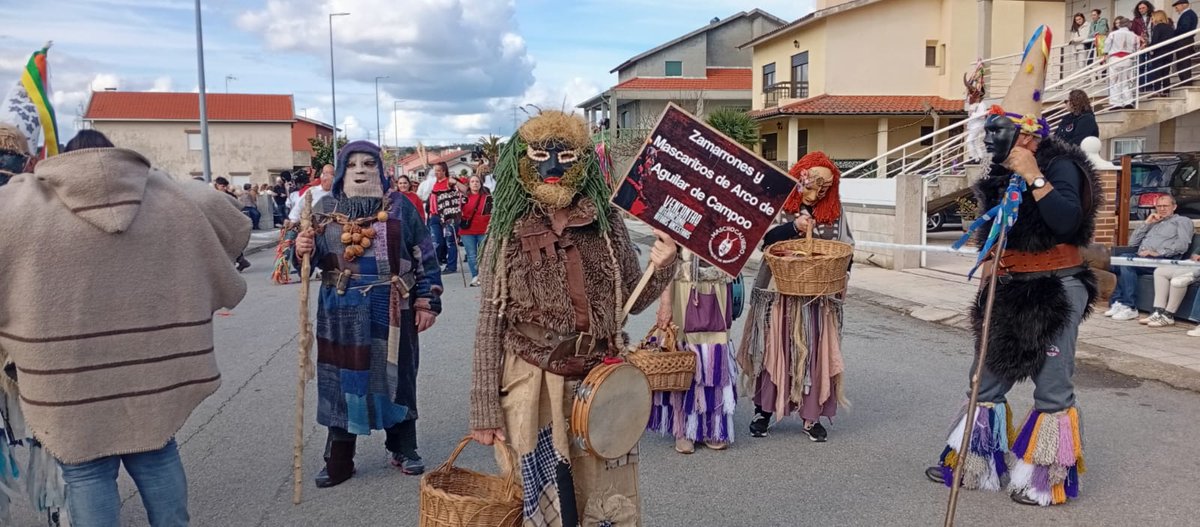 radioaguilar's tweet photo. Zamarrones y Mascaritos de Aguilar de Campoo en el V Encuentro de Ritos Ancestrales de Bemposta (Portugal)
#galeríadefotos

https://t.co/vgsD4y7pJH https://t.co/lzeR9ibQrQ