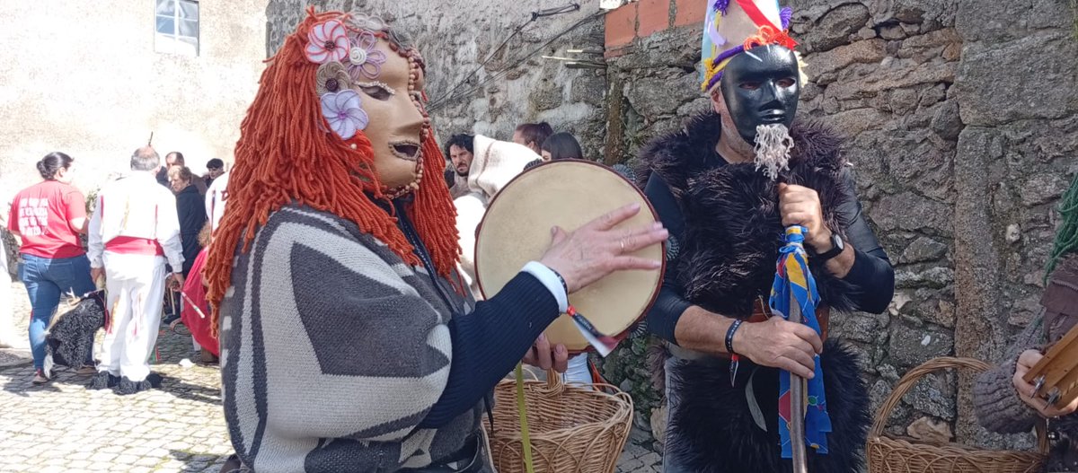 radioaguilar's tweet photo. Zamarrones y Mascaritos de Aguilar de Campoo en el V Encuentro de Ritos Ancestrales de Bemposta (Portugal)
#galeríadefotos

https://t.co/vgsD4y7pJH https://t.co/lzeR9ibQrQ