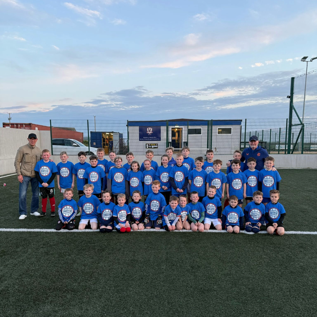 💙 Legends in Kilkeel 

It was a great honour to have 9-in-a-row legends Mark Hately and John Brown join us at Valley Rangers, Kilkeel for an open training session.