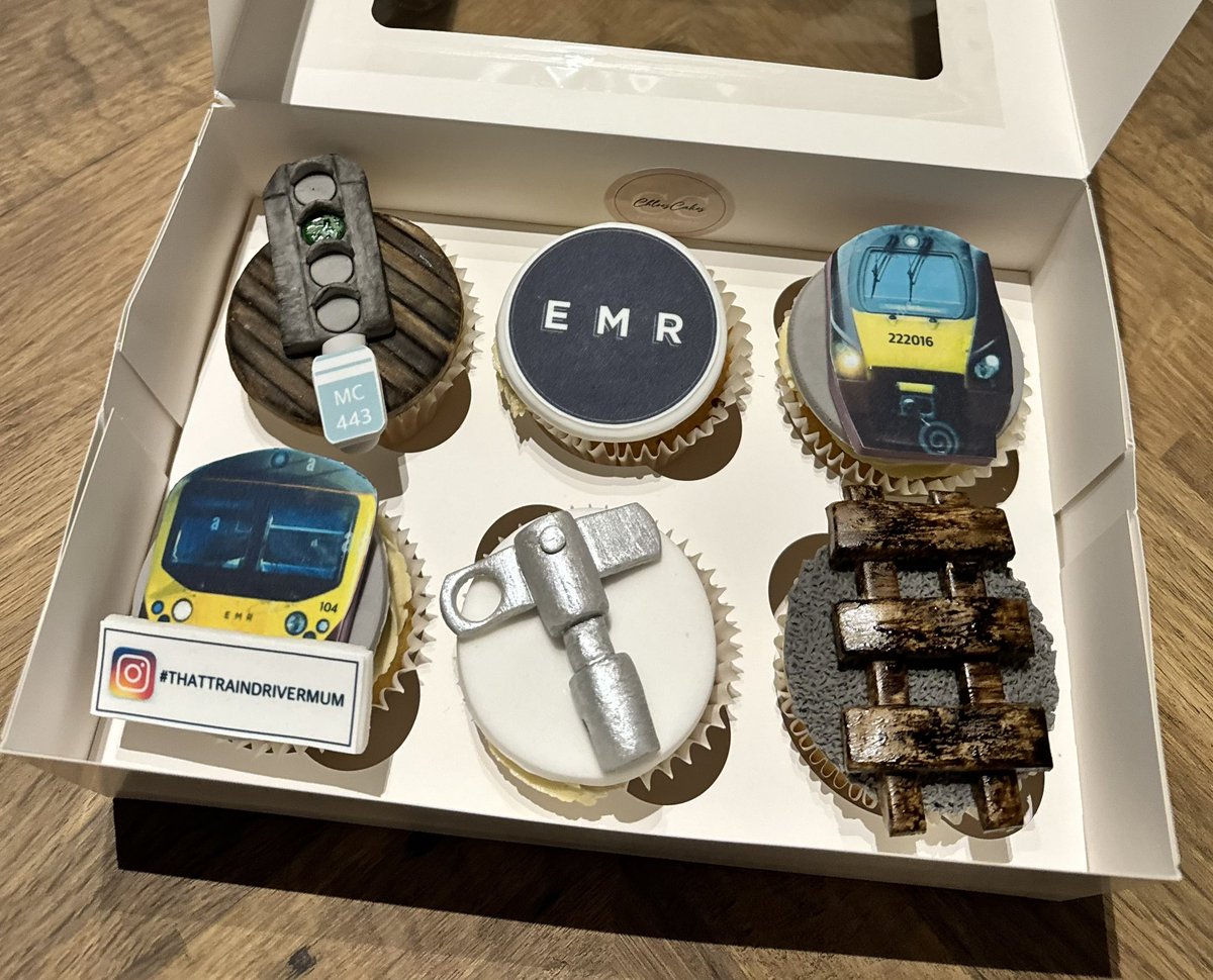 3 years ago today I qualified as a Mainline Driver and a year ago today I joined East Midlands Railway… what better way to celebrate than with cake 🧁

Thank you to the incredibly talented Chloe’s Cakes for these amazing cupcakes 😍