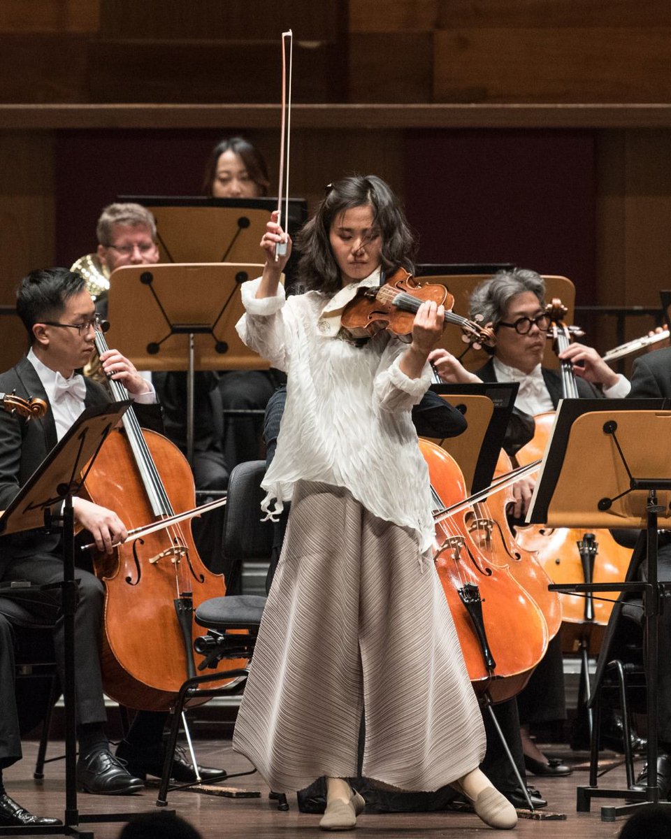 Grand merci à Frédéric Hutman de m'avoir reçue au micro de <a href="/RCJRADIO/">Radio RCJ</a> ce week-end !

📻 𝗘́𝗖𝗢𝗨𝗧𝗘𝗥 𝗟𝗘 𝗣𝗢𝗗𝗖𝗔𝗦𝗧 ➡ radiorcj.info/diffusions/say…