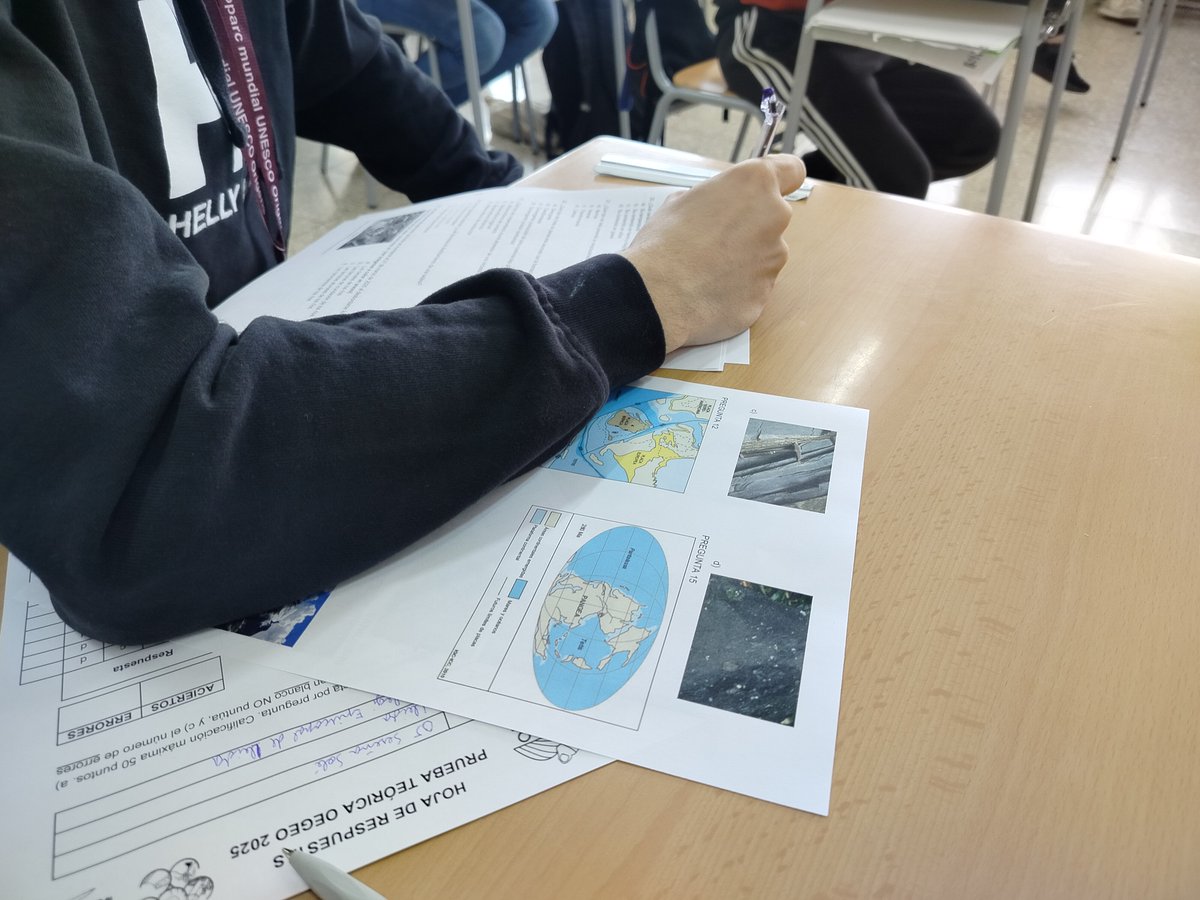 ICGCat's tweet photo. 🌍Tremp acull la 16a Olimpíada Espanyola de Geologia organitzada per l'@aepect!
Els participants van poder conèixer el PGOM, el #CSTP, el #CISP i el patrimoni del @GeoparcOrigens.
Enhorabona als guanyadors! https://t.co/h97EzzQqOi