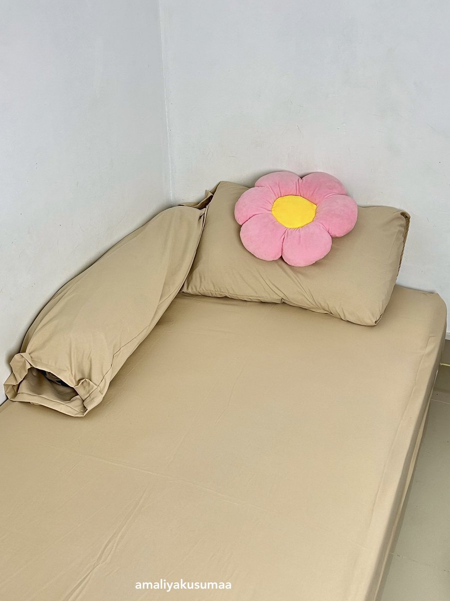 BEST INVESTMENT IN THIS ECONOMY :

beli sprei murah 50rb an tapi kualitas oke banget adalah pilihan yang tepat si.... lembut, tidur nyaman, udah free sarung bantal &amp; guling