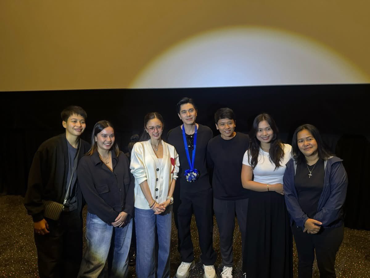 PingpingSambade's tweet photo. @cmgrl21 Yan si ara sa leftmost https://t.co/W43D4rxkni