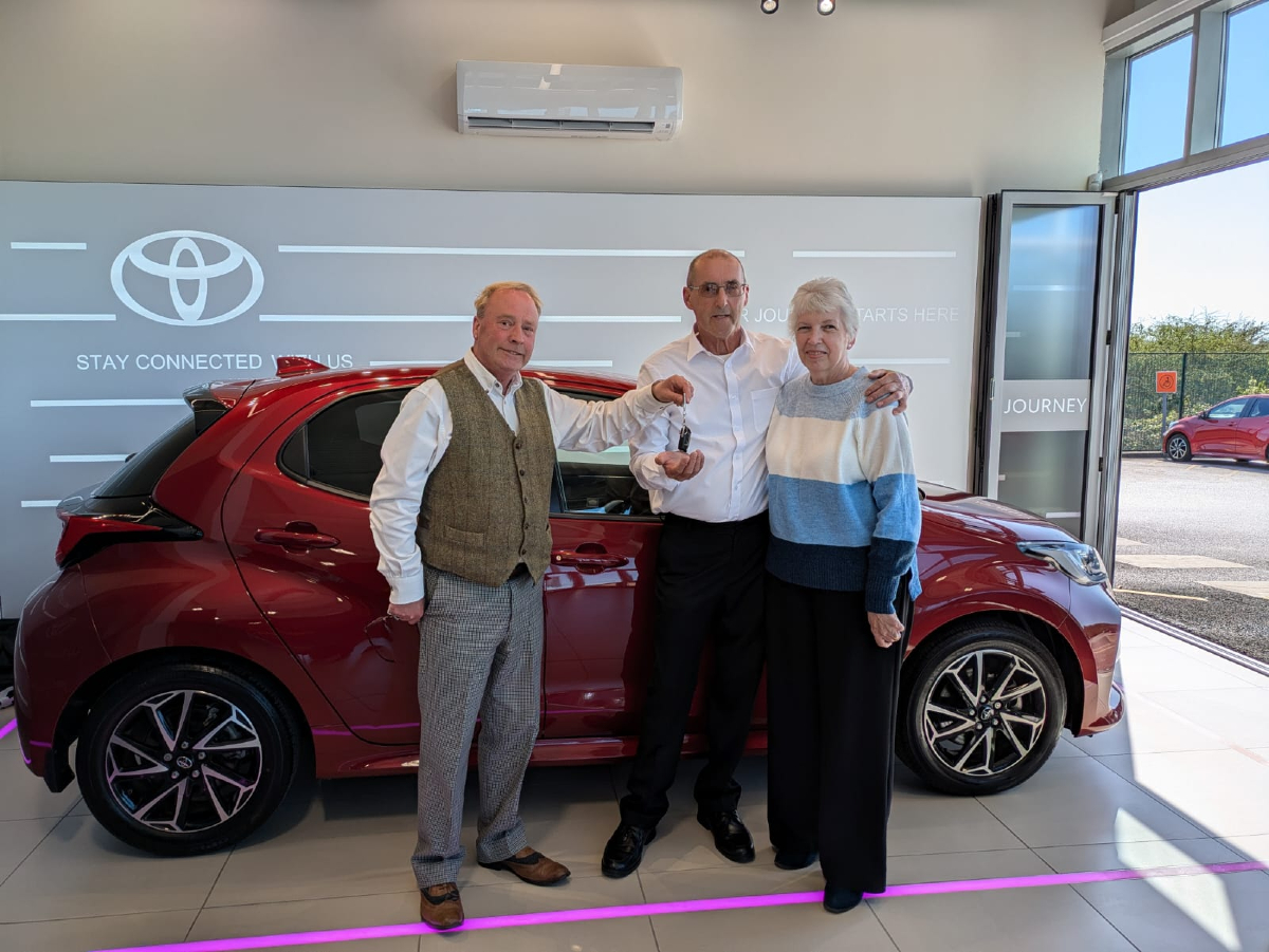 Another happy customer! Mr and Mrs Anderson collecting their Yaris Design from Neil. 
Happy motoring! 🚗

#toyota #newcar #toyotauk #toyotagb